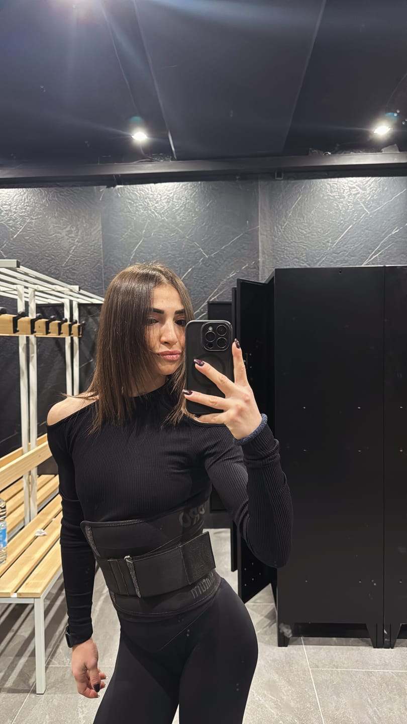Customer photo review of Maglia Nyx Spalle Scoperte Nero