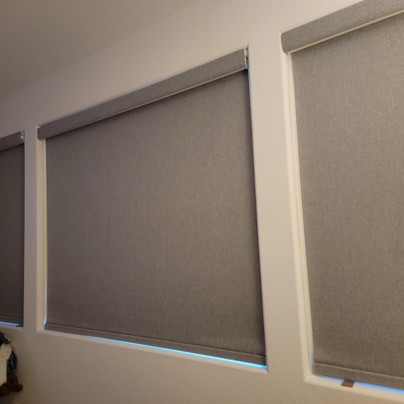 Customer photo review of Bringnox No Drill Motorized Roller Shades 100% Blackout Bouvardia