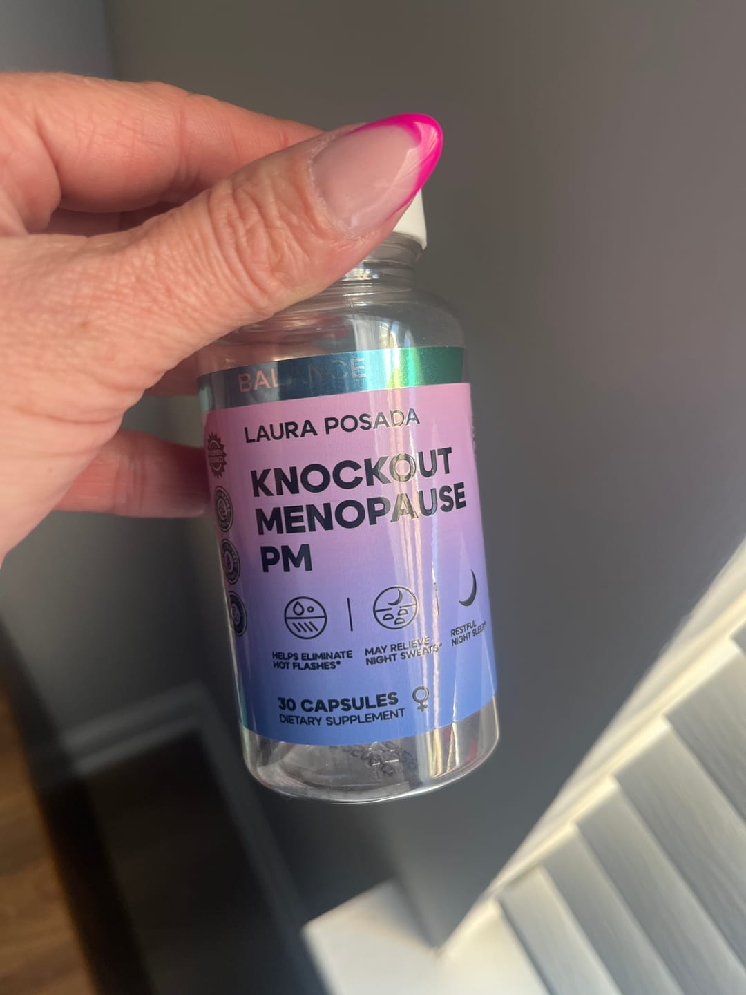 Customer photo review of Knockout Menopause PM | Alivio Natural para Sudores Nocturnos, Ansiedad y un Sueño Reparador