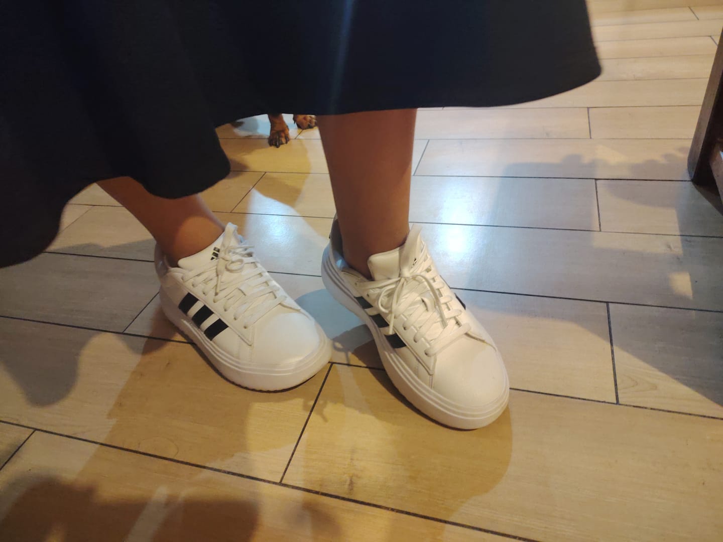 Customer photo review of Zapatilla Adidas Grand Court Plataforma Cuero Mujer Blanco
