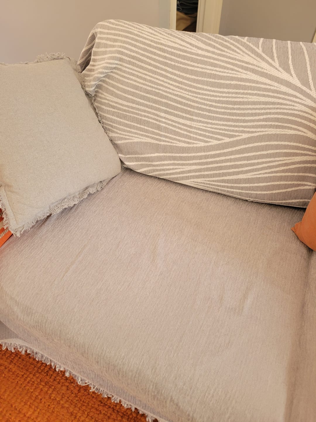 Customer photo review of Manta Cubre Sofa de Chenilla Reversible