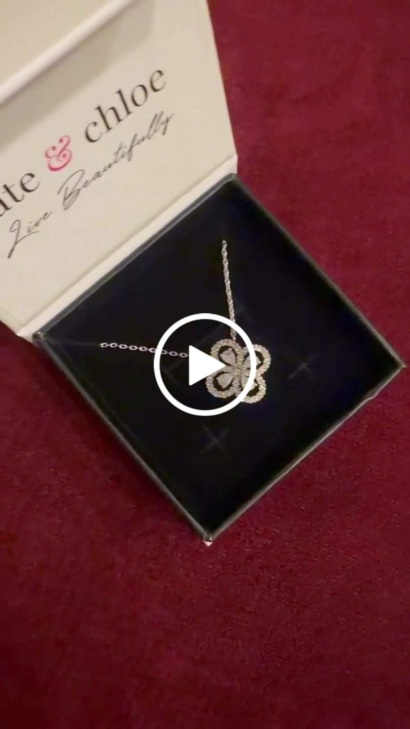 Customer video review of Marie 18k White Gold Plated Clover/Flower Pendant Necklace with Swarovski Crystals