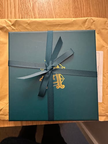 Customer's Discovery Set in an elegant green gift box, tied with a matching ribbon.