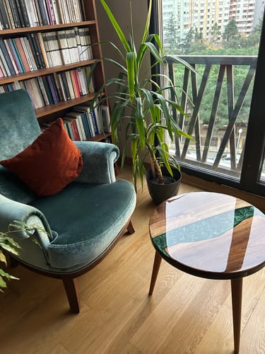 Customer photo review of Epoksi Yan Sehpa - Yeşil Nehir Desenli Yuvarlak Sehpa