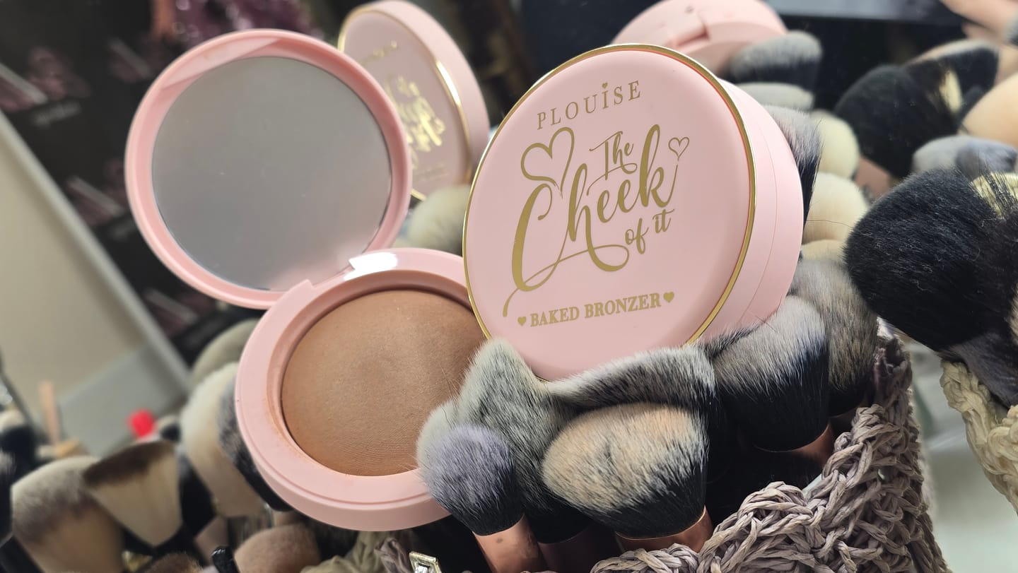 Customer photo review of P.Louise The Cheek Of It Baked Bronzer Powder