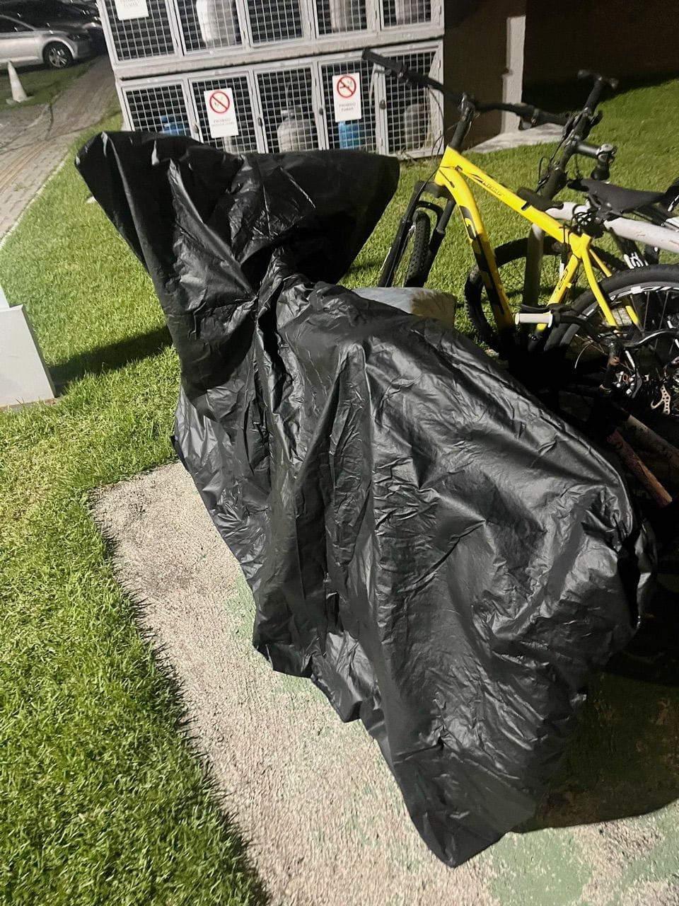 Customer photo review of Capa para Bicicleta Impermeável com Proteção Uv - Tamanho Universal
