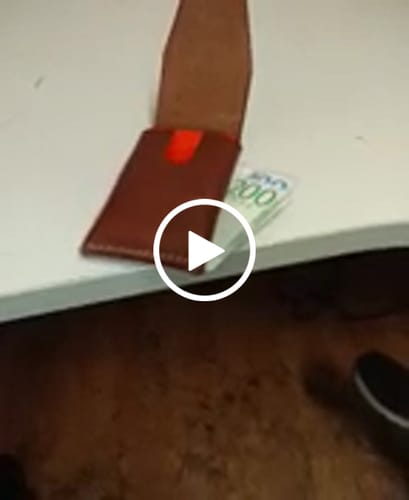 Customer video review of Slimmad plånbok i äkta läder