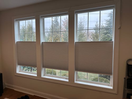 Customer photo review of SmartWings Motorized Blackout Levitate Cellular Shades Nowa