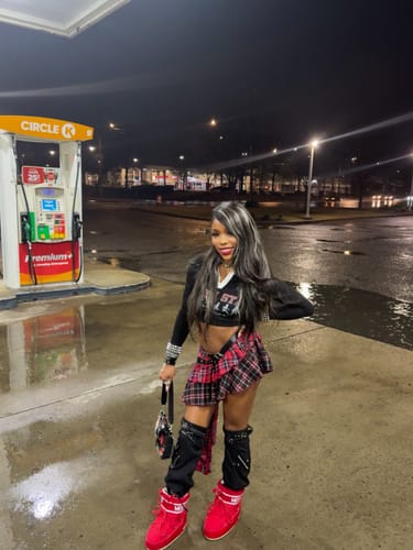 Customer photo review of Vale Forever Techwood Rugby L/S Tee Black