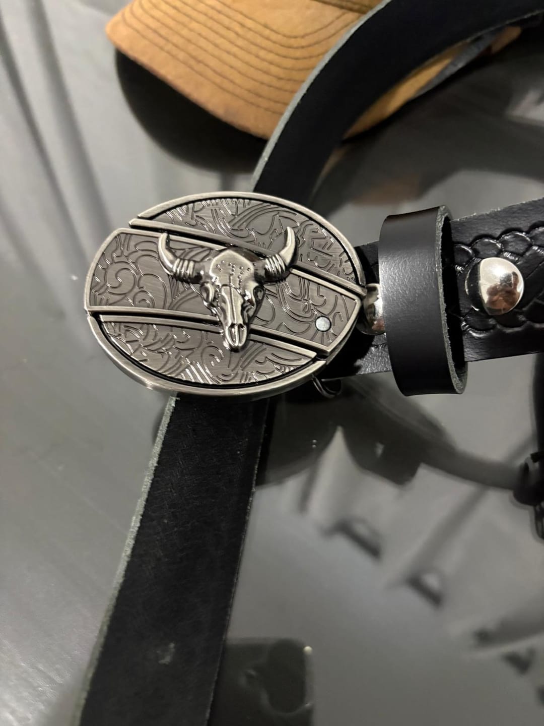 Customer photo review of Men's DIY Longhorn Bull Hidden Folding Knife Leather Belt