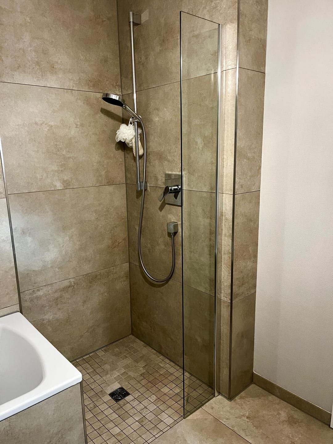 Customer photo review of Duschwand Walk-In 8mm ESG, Klarglas