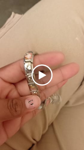 Customer video review of Charm Brindis