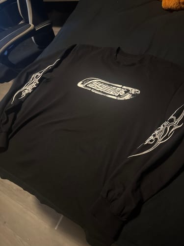 Customer photo review of Restock AR Chrome Logo L/S Tee Black