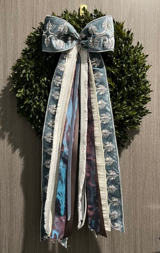 Customer photo review of LUXE Snow Château Wreath Ribbon
