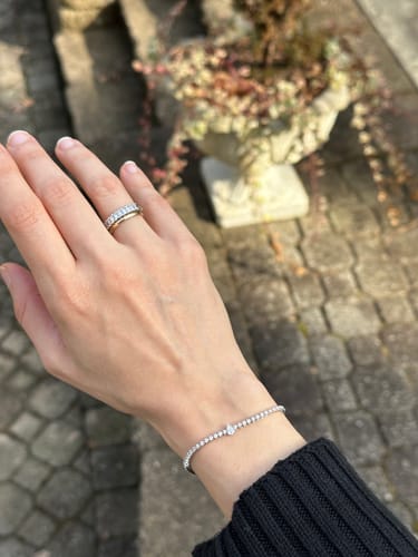 Customer photo review of Estate 18k White Gold 1.2cttw Diamond Stunning Center Pear Tennis Bracelet 6.25"