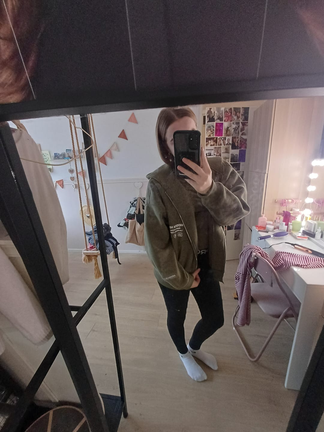 Customer photo review of LABEL LONGSLEEVE TOP SAGE