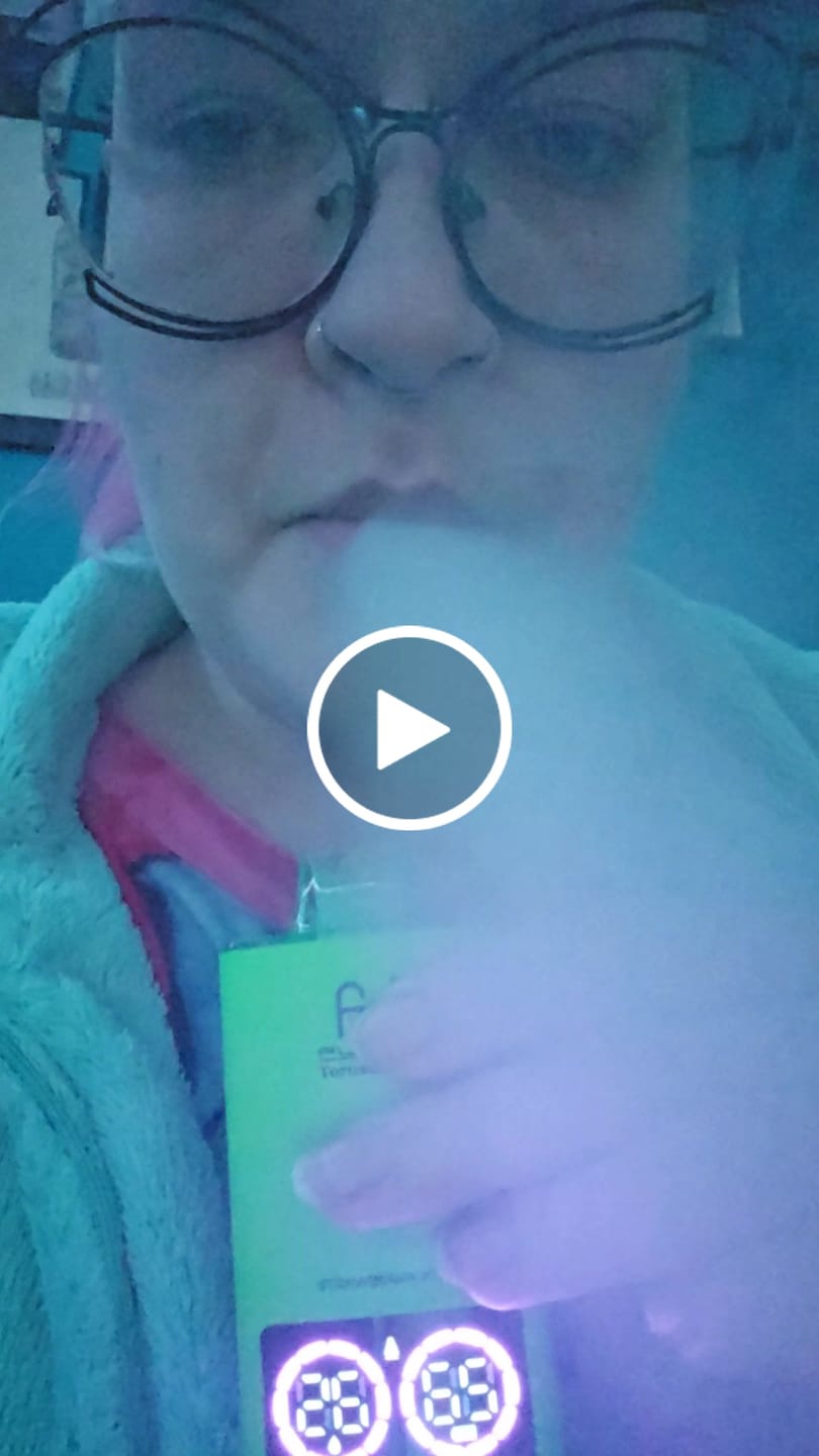 Customer video review of Strawberry Kiwi