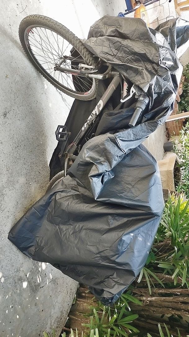 Customer photo review of Capa para Bicicleta Impermeável com Proteção Uv - Tamanho Universal