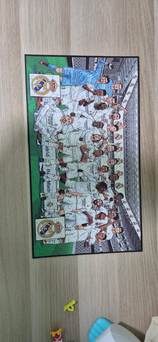 Customer photo review of Real Madrid CF® Equipo 25/26 - Puzzle de Madera