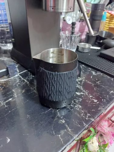 Customer photo review of IKAPE Jarra de leche para café expreso V3, jarra para espumar leche de 500 ml sin asa, jarra para cocinar al vapor con pico afilado para café expreso