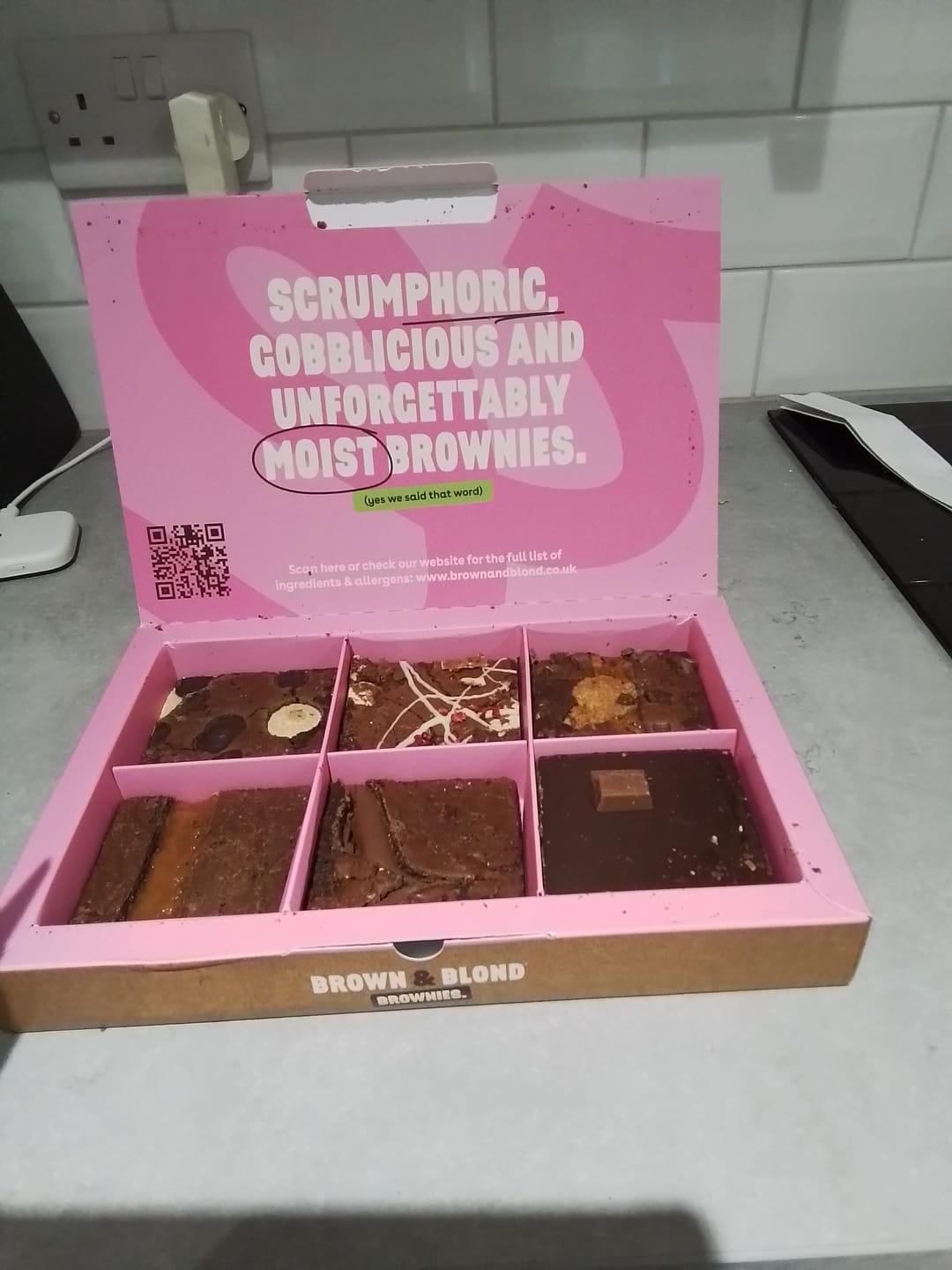 Customer photo review of Classic 6 Brownie Box