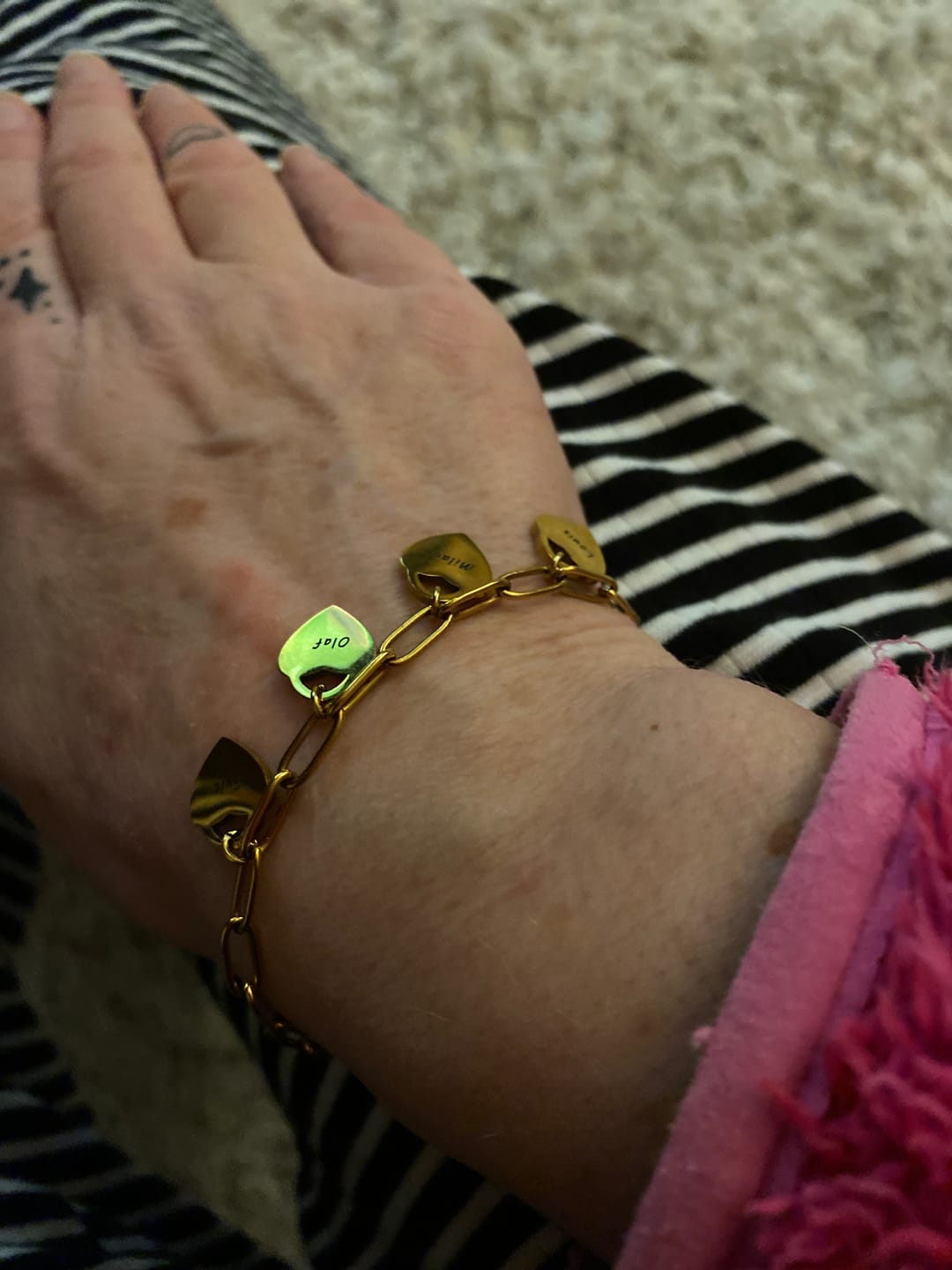 Customer photo review of Armband mit personalisierten Herzanhängern