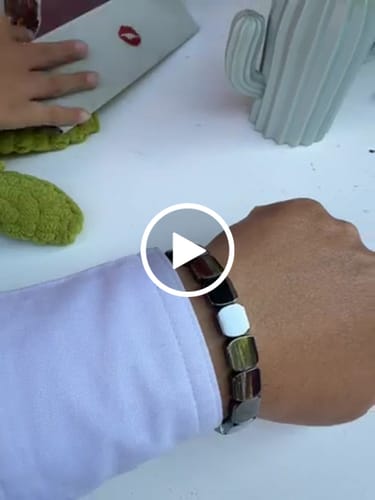Customer video review of Pulsera Hora Hematita