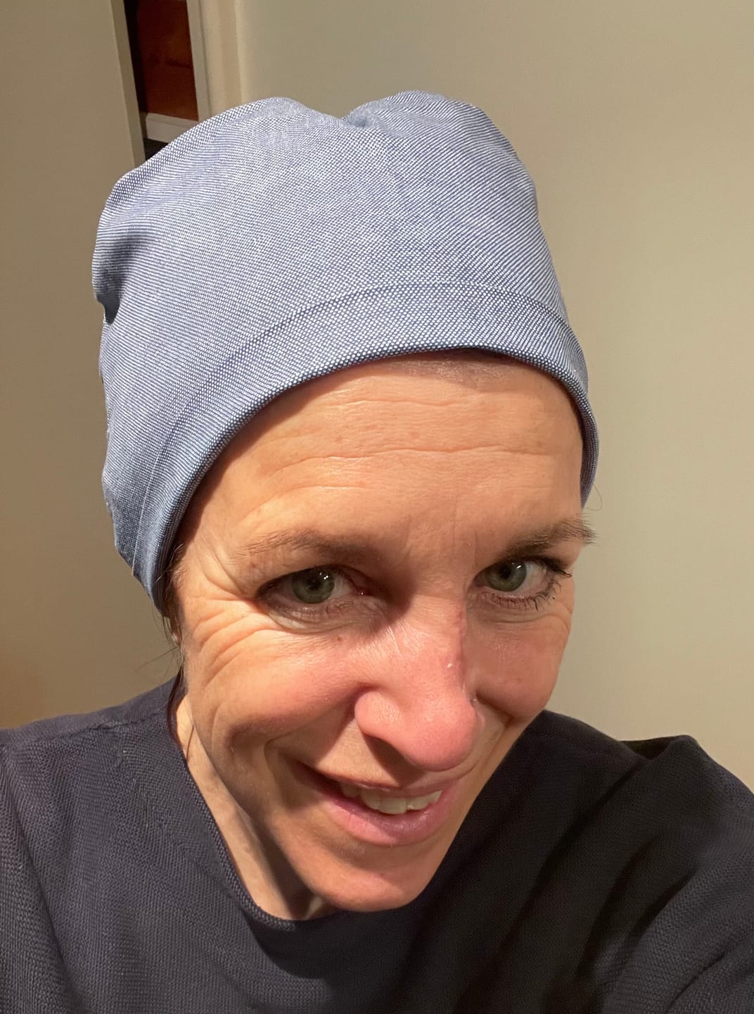 Customer photo review of Anpassbare OP Haube Melange - Blau