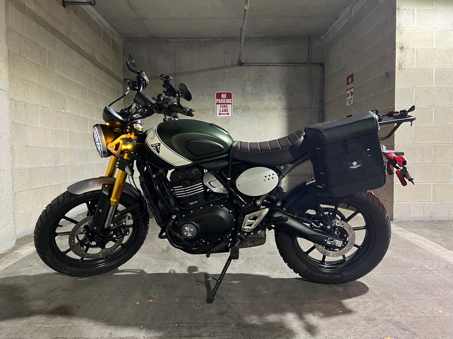 Customer photo review of 15L - Incognito Quick-Mount Medium Triumph Scrambler 400 X Solo Saddlebag (Left Only)
