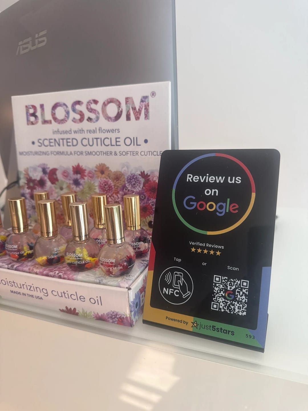 Customer photo review of Expositor Reseñas Google NFC QR