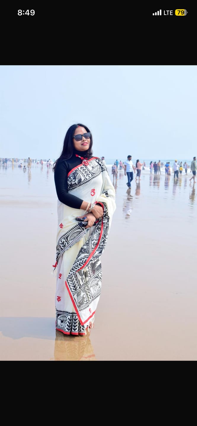 Customer photo review of White Appliqué Work Saree