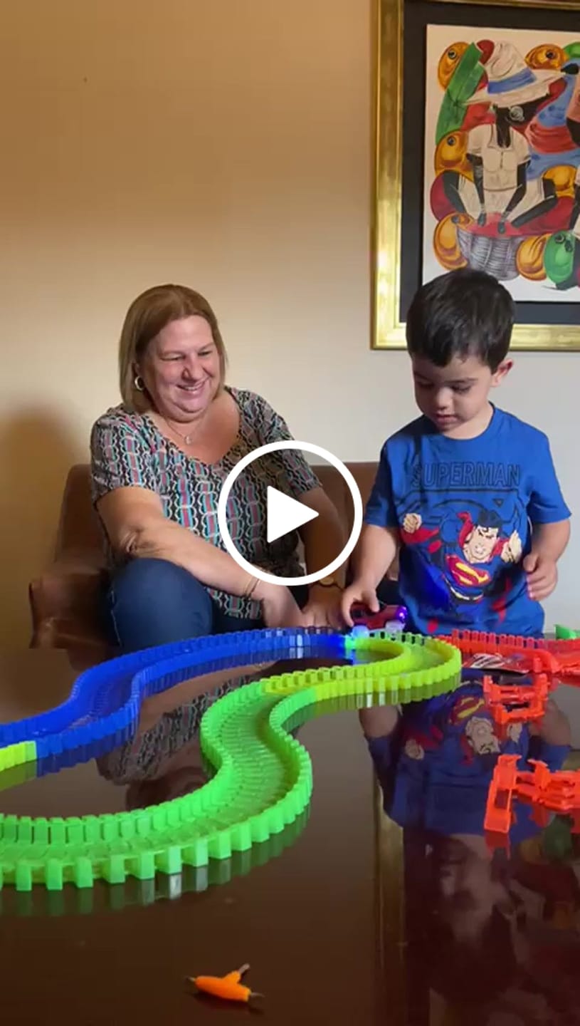 Customer video review of Pista de juguete para autos | Racing Track