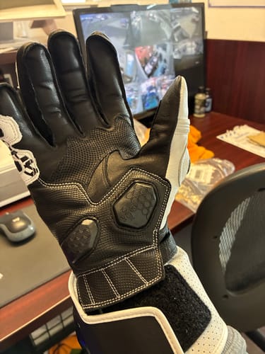 Customer photo review of Hi-Per Gloves