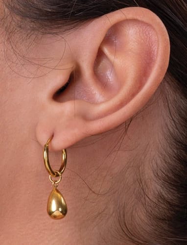 Customer photo review of Waterdrop Hoop Earrings