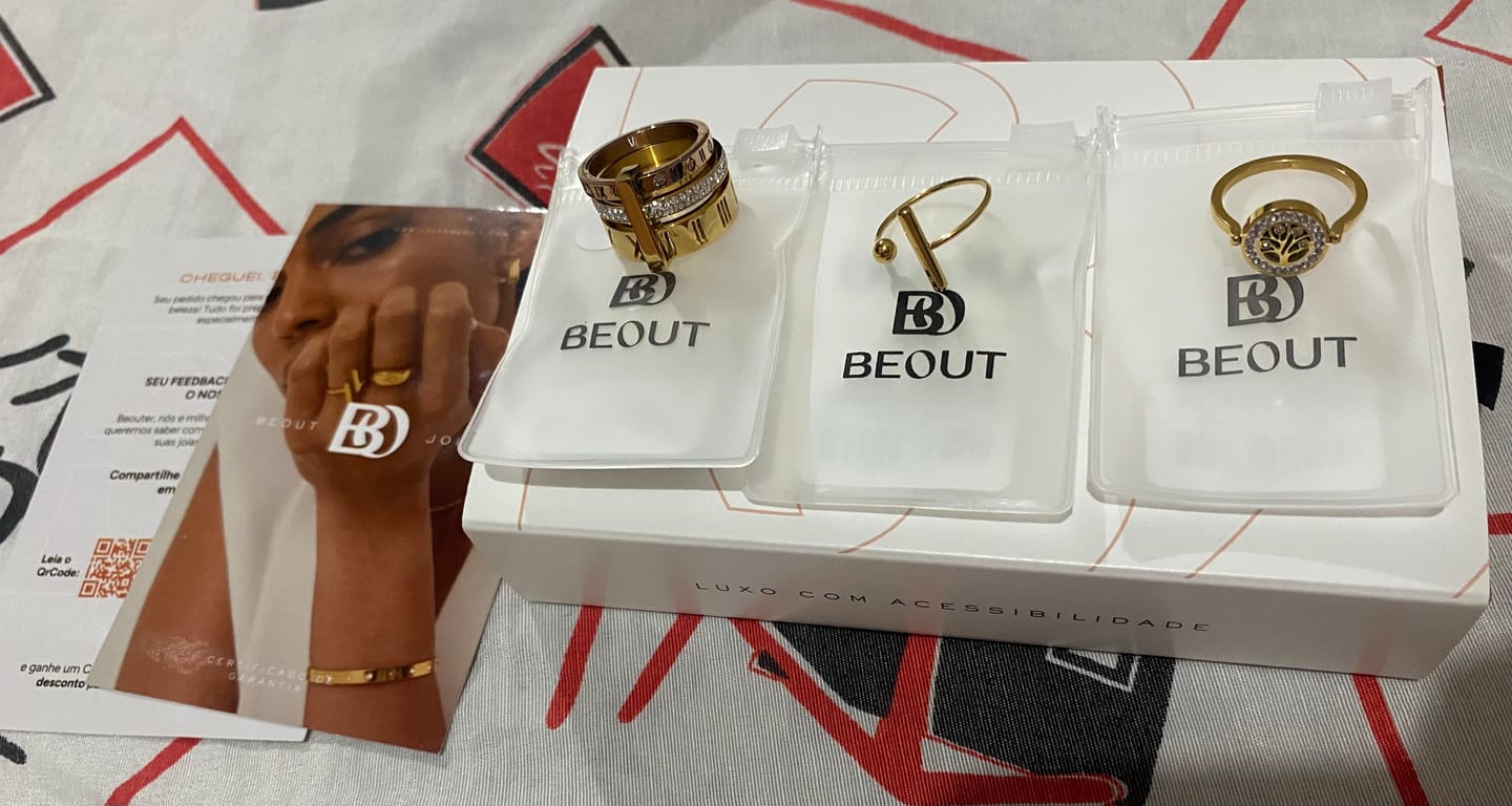 Customer photo review of Anel Triplo Momentos Banhado em Ouro 18k