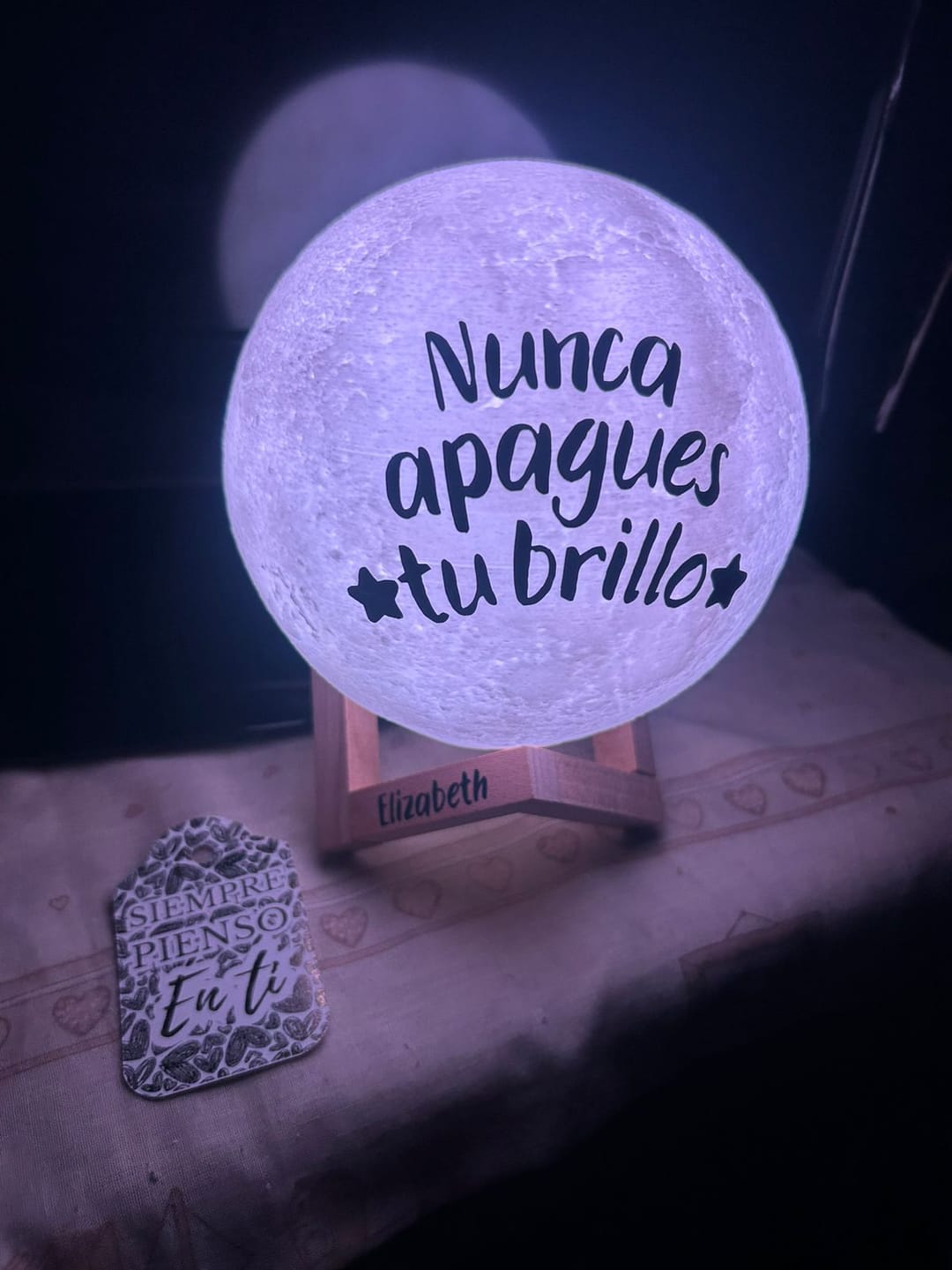 Customer photo review of Lámpara Luna RGB (Touch) 15 cm diámetro (EDICIÓN LIMITADA)