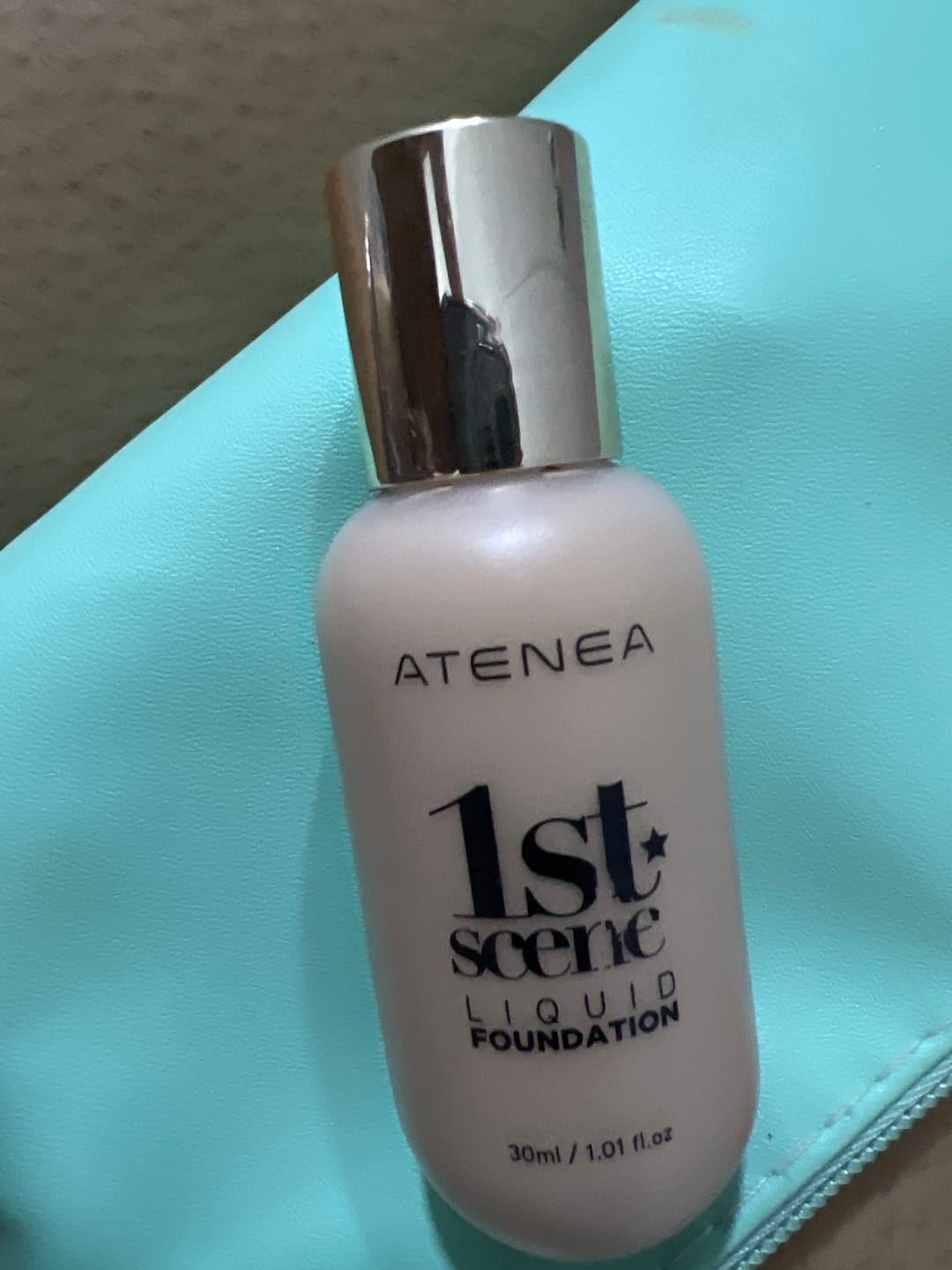 Customer photo review of BASE DE MAQUILLAJE LÍQUIDA 1ST SCENE