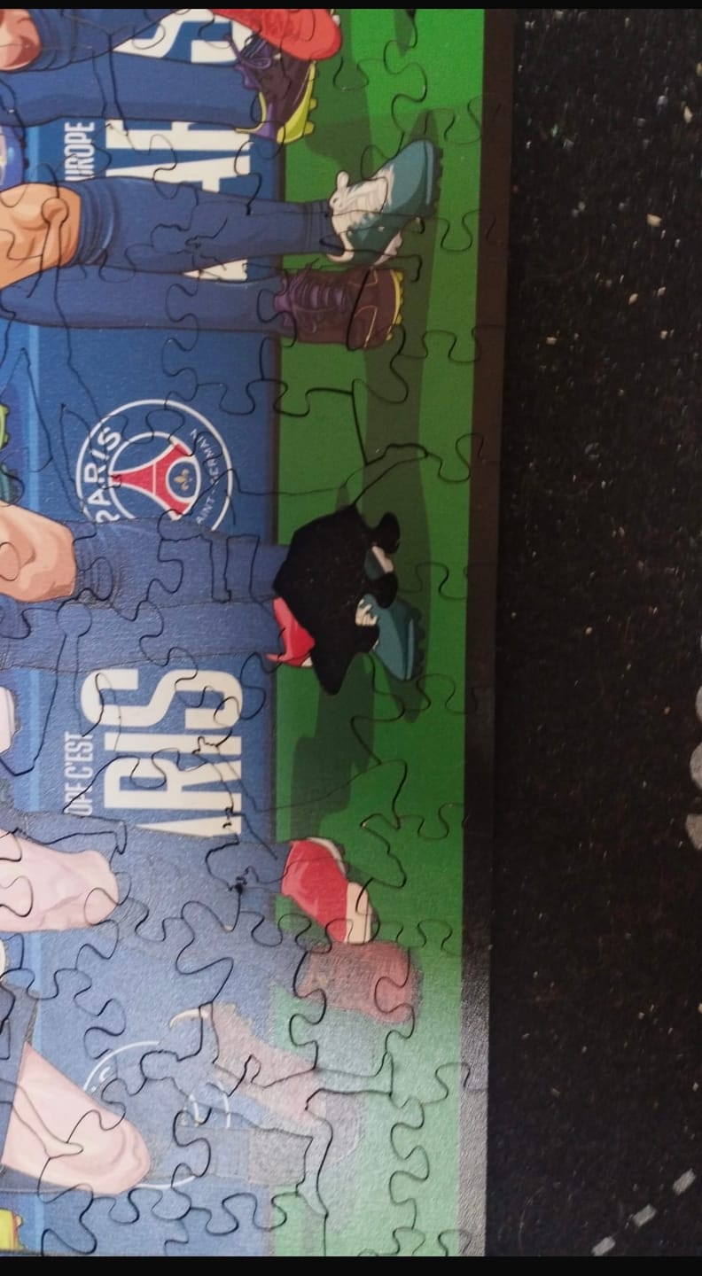Customer photo review of Équipe Paris Saint-Germain® "Triplé Historique" – Puzzle en Bois