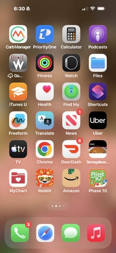 Reviewer's screenshot of a phone's home screen, not showing the CLAIRE DE MAINS watch.
