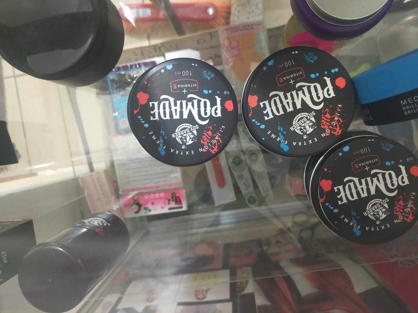 Customer photo review of Soy Barber - 3 Pack pomade, pomade mate y spider wax.