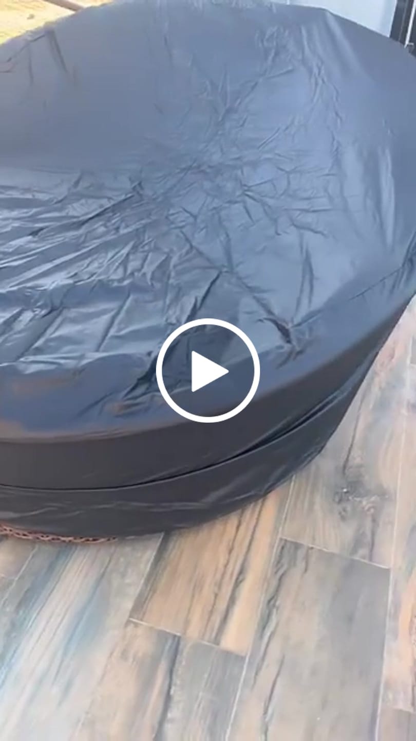 Customer video review of Capa Impermeável para Sofá Redondo de Jardim Chaise UV