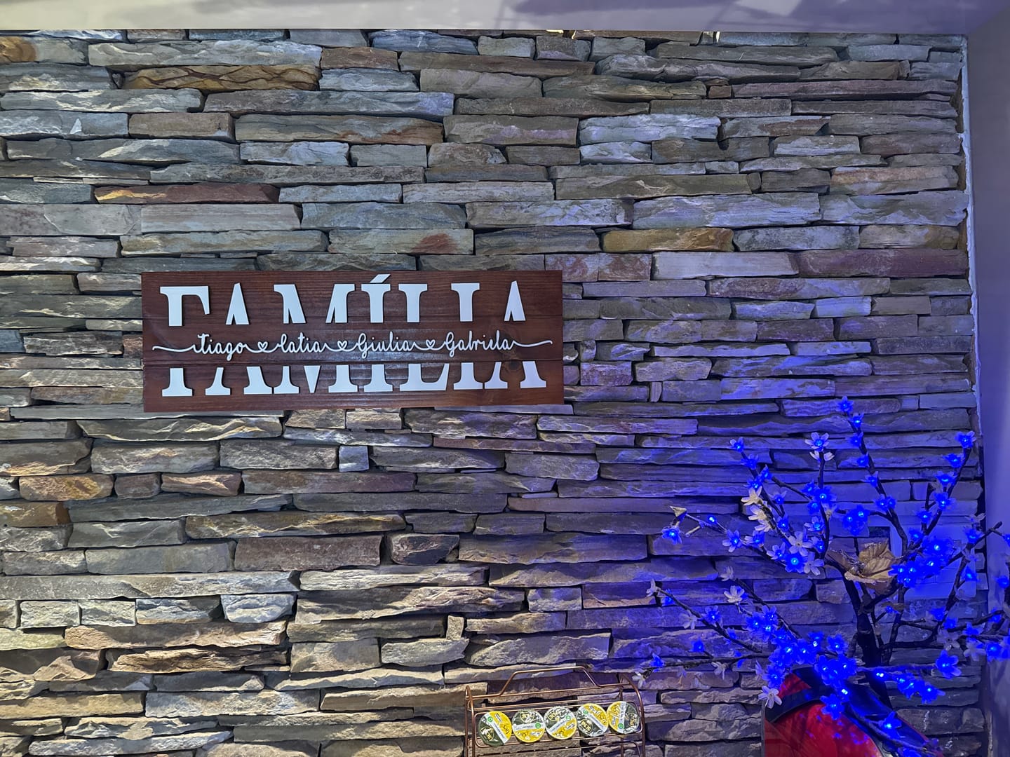 Customer photo review of Placa da Família Personalizada