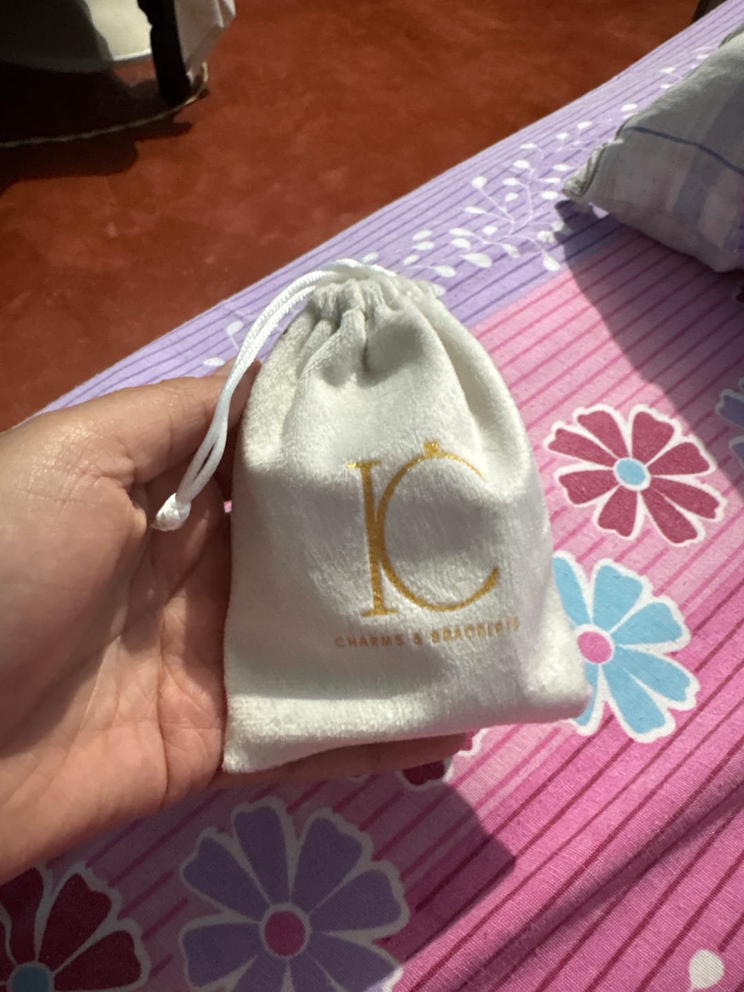 Customer photo review of Bolsa de Terciopelo