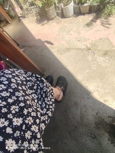 Customer photo review of Zuecos Leather Tachas Black