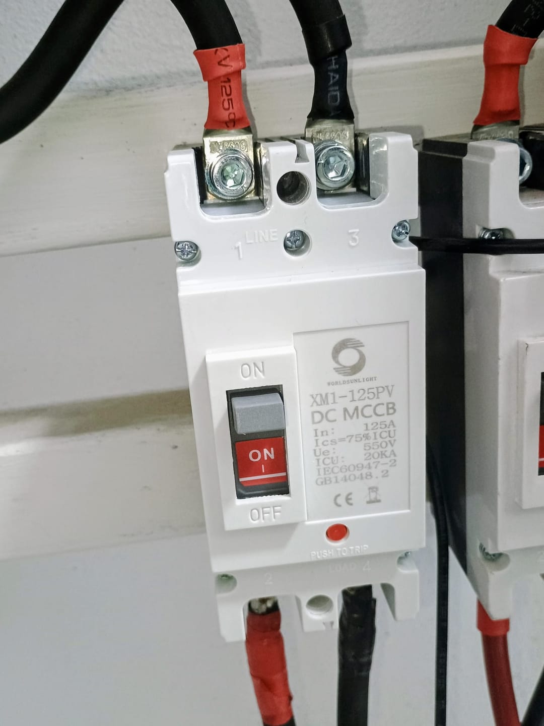 Customer photo review of Intrerupator pentru acumulatori 125A 550V DC MCCB