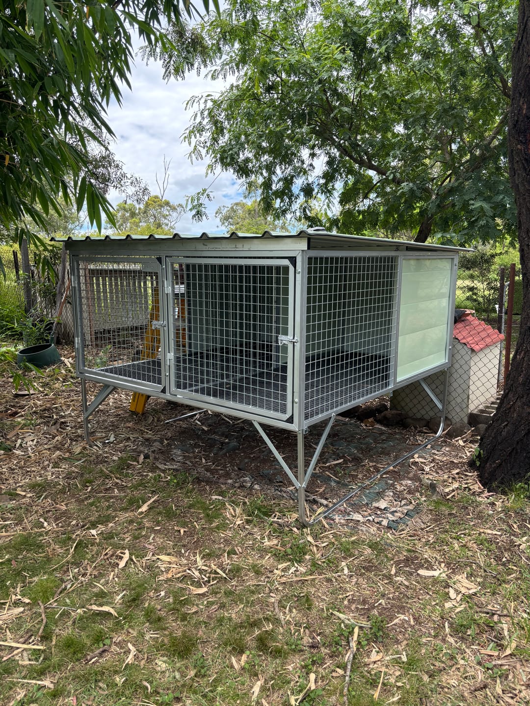 Customer photo review of Raised Safety Kennel