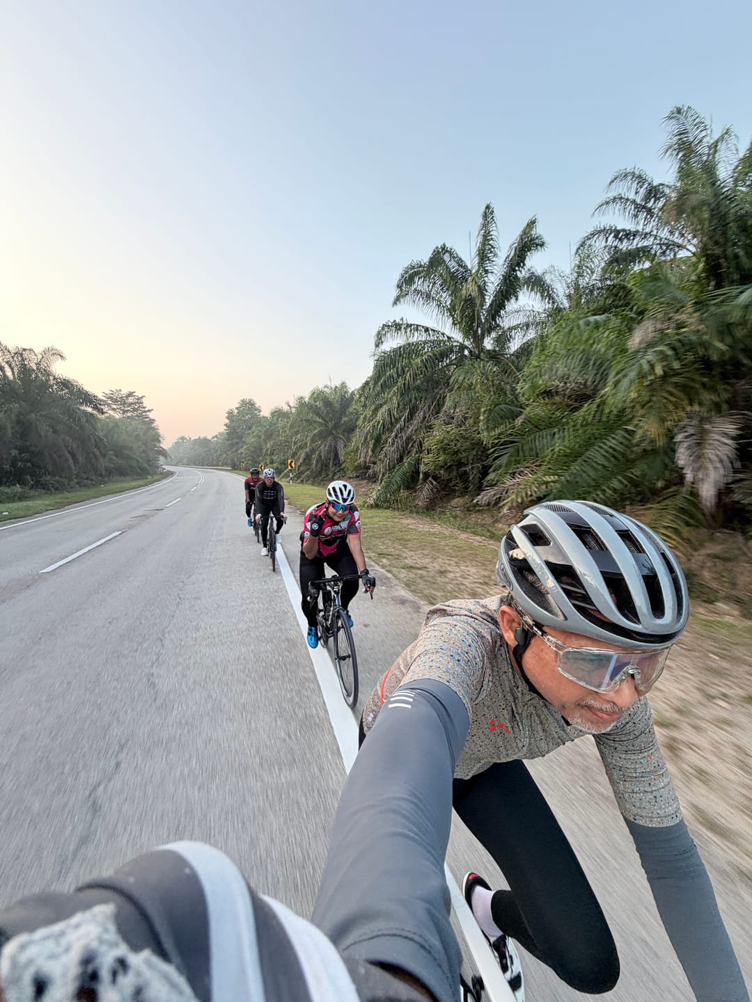 Customer photo review of Kapvoe X76 Color Changing Frames Photochromic Sunglasses
