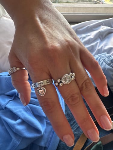 Customer photo review of Anillo Elisa Lunar Topacio Blanco