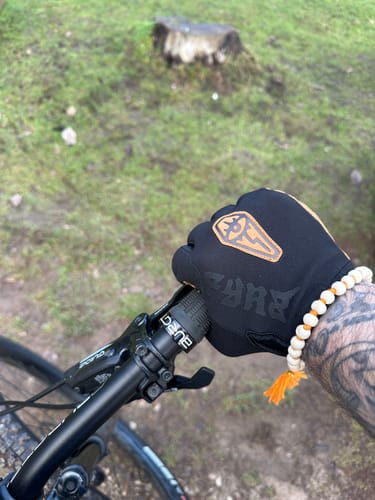 Customer photo review of Wraith | Gravity Gloves