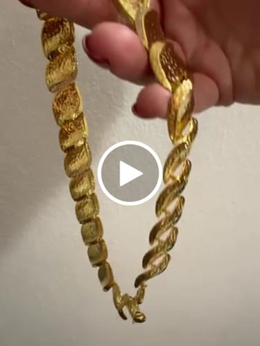 Customer video review of Collana Girocollo con Foglie Dorate